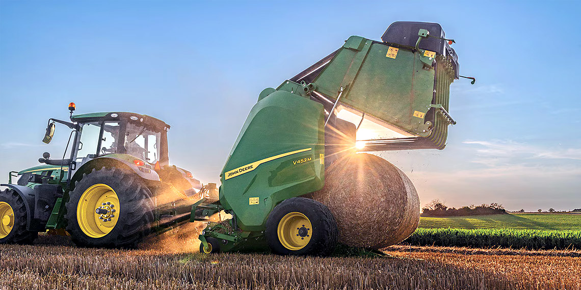 John Deere выпустил новую модель рулонного пресс-подборщика V452M