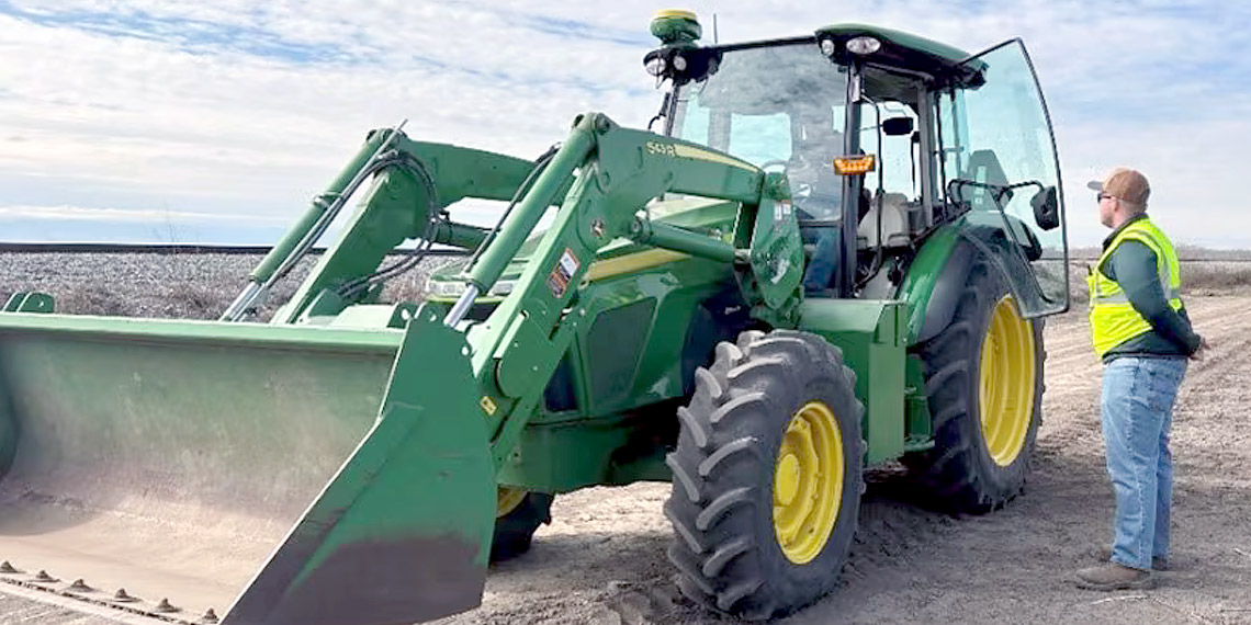 Клиенты реагируют на новый прототип электрического трактора John Deere